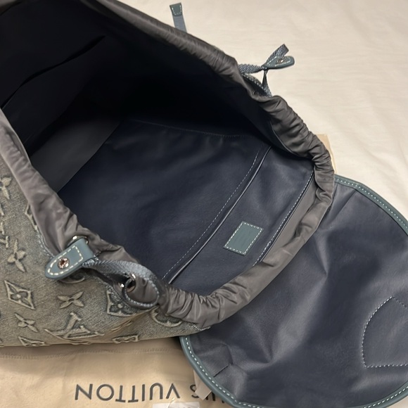 Louis Vuitton Denim Men's Backpack - Medium Condition: New
Color: Denim Blue - Picture 7 of 8